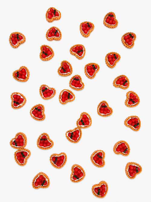 Heart-shaped cherry pie resin charms with golden crusts - 20 piece pack